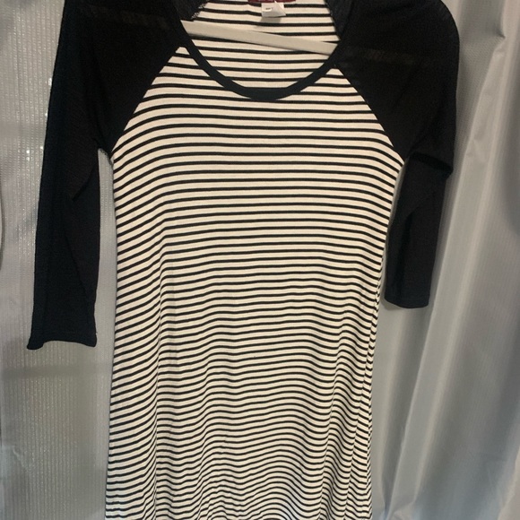 Stretchy black and white stripped dress - Picture 1 of 2